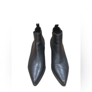 Blondo Emelia Black Leather Chelsea Ankle Boots Pull On SZ 9.5